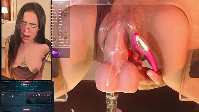 CookiesAndBoots live sex cam