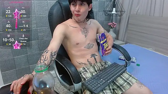 Iantwink18 live sex cam