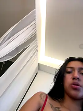 Nahomy_cute1 live sex cam