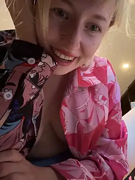 RonnieKiss live sex cam