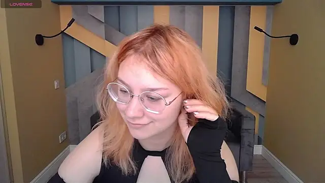 AngelinaLow live sex cam