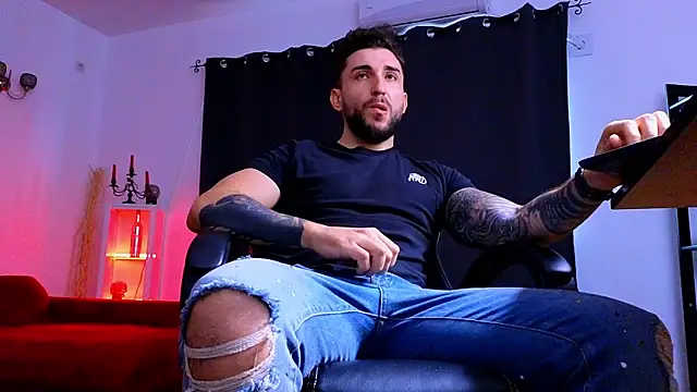 MightyAaron66 live sex cam