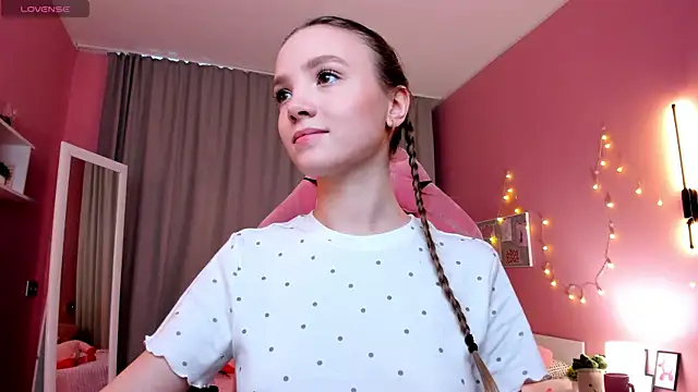 Adria_Arjona live sex cam