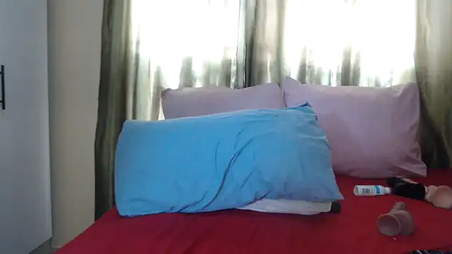 Foxybrownxx1 live sex cam