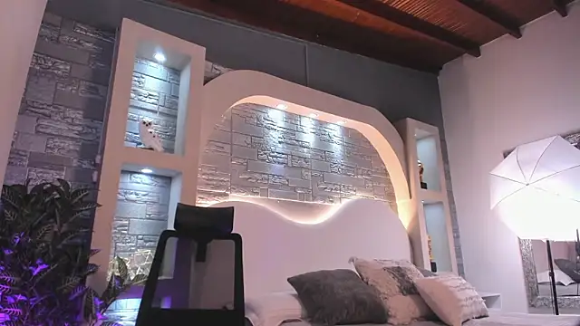 Aron_Bolt live sex cam