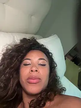 Brunettexio live sex cam