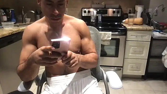 BigGuyMuscle live sex cam