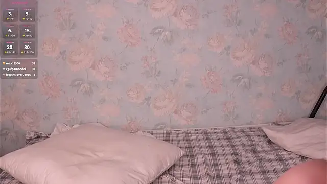 HollieCollelo live sex cam