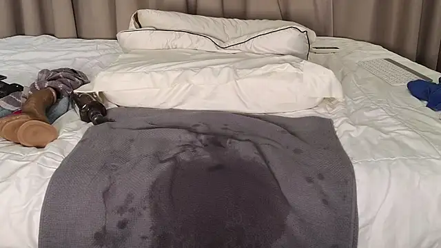 LucyNuty live sex cam