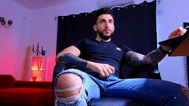 MightyAaron66 live sex cam