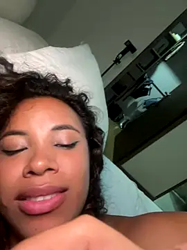 Brunettexio live sex cam