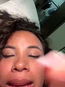 Brunettexio live sex cam