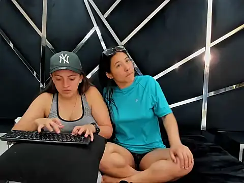 Alyssa_Noah live sex cam