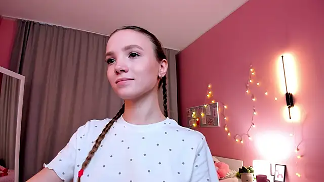 Adria_Arjona live sex cam