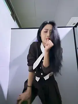 so-linger live sex cam