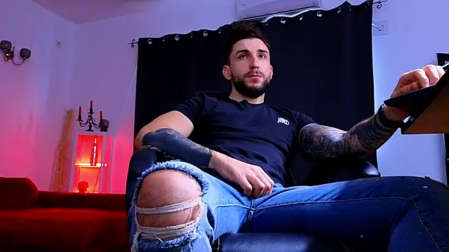 MightyAaron66 live sex cam