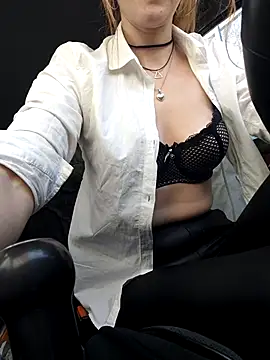 YOOUR_EVAA live sex cam