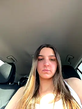 DoriDeluxe66 live sex cam