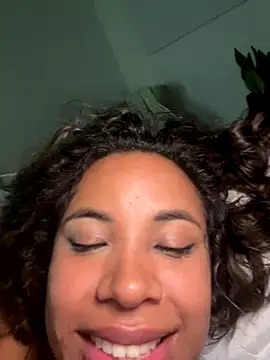 Brunettexio live sex cam