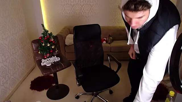 MaxKaiden live sex cam