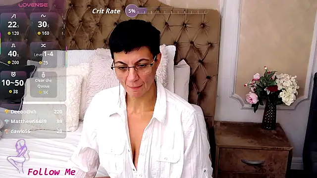 BustyPenellope live sex cam