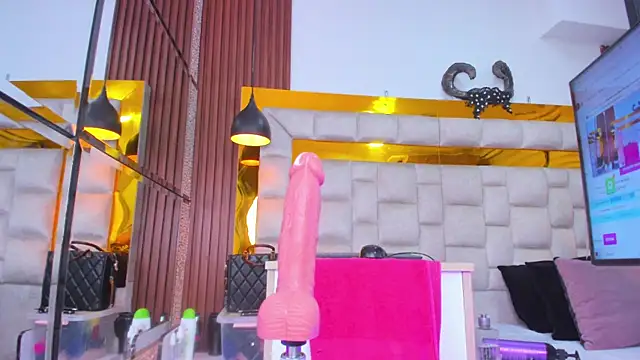 bigass_monic live sex cam