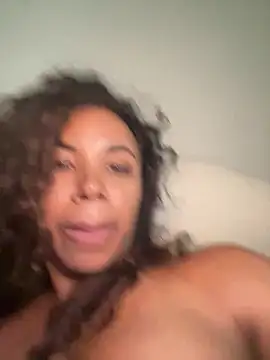 Brunettexio live sex cam