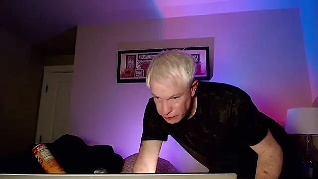 Snarfle82 live sex cam