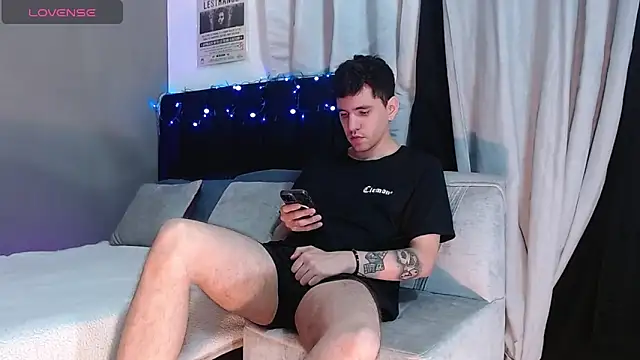 Matteo12_ live sex cam