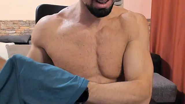 HotHunkTrainer live sex cam