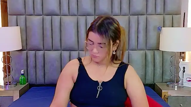 ZoehRoux live sex cam