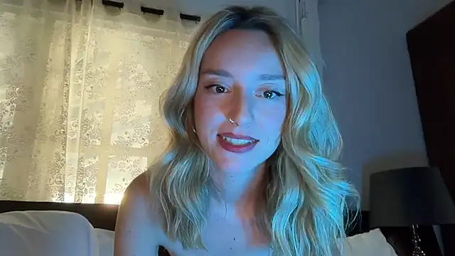 SirenaBelle live sex cam