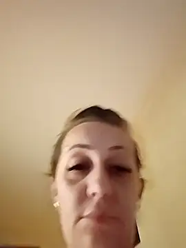 AvaDivaMilf live sex cam