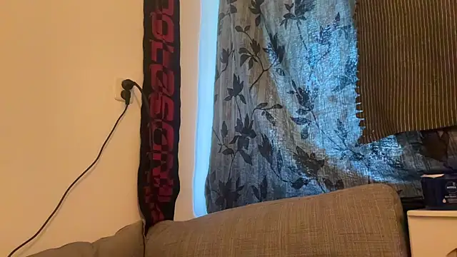 P4RtYBOII92 live sex cam