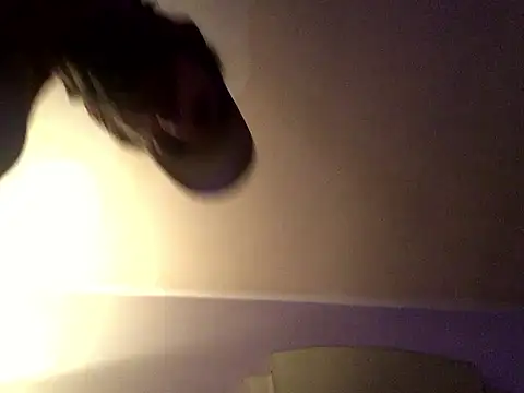 Pilote19 live sex cam