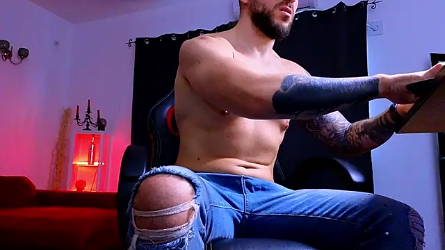 MightyAaron66 live sex cam