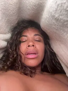 Brunettexio live sex cam