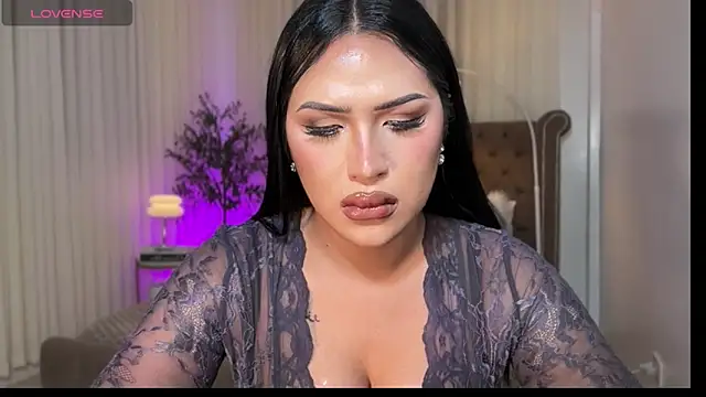 Your_Majesty_Tyra live sex cam