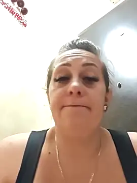 AvaDivaMilf live sex cam