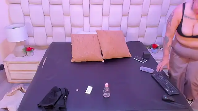 MiaYMolly live sex cam