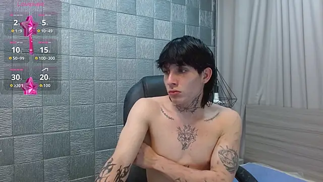 Iantwink18 live sex cam