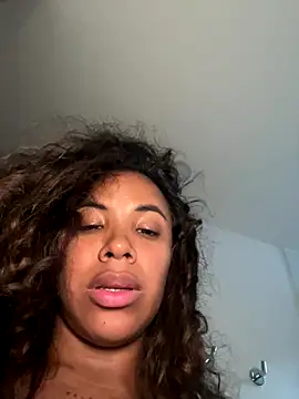 Brunettexio live sex cam