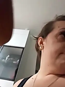 AvaDivaMilf live sex cam