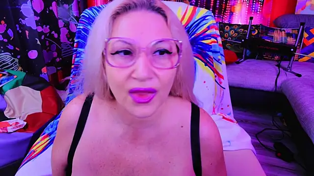 YOUR_MATURE_FANTASY live sex cam