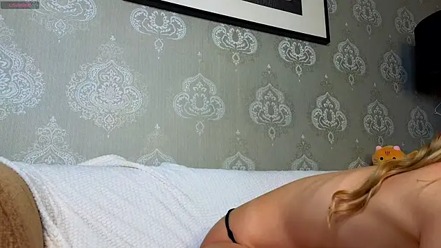 AnneFoxy live sex cam