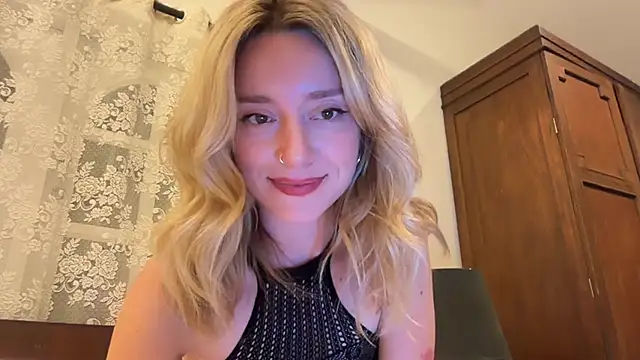 SirenaBelle live sex cam