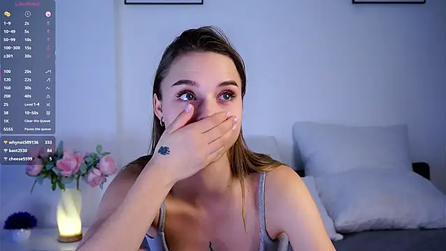 JunieTrippett live sex cam