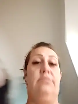 AvaDivaMilf live sex cam