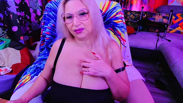 YOUR_MATURE_FANTASY live sex cam