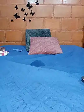 SluttyMilf79 live sex cam